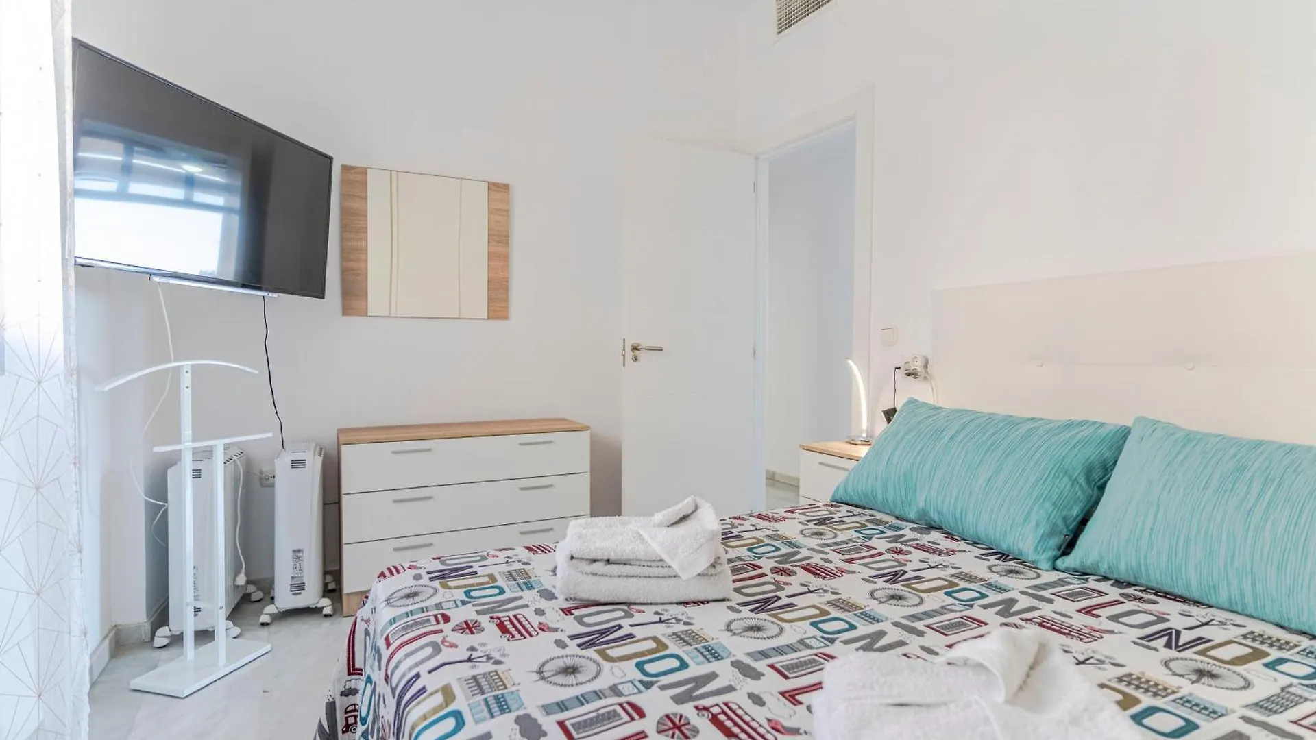 Rentitspain Castell Playa, Vistas Y Parking カステル・デ・フェロ